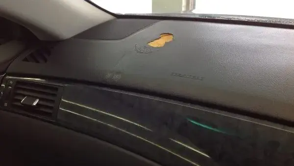 ダッシュボード「表皮の剥がれ」