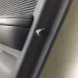 ドアの内張りのシートベルト傷リペア
